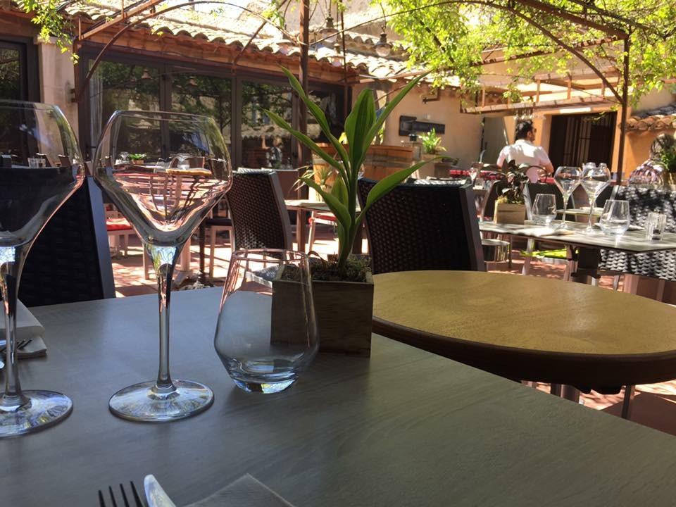 Le Vieux Bistrot Hotel Cabrieres-d'Avignon Bagian luar foto