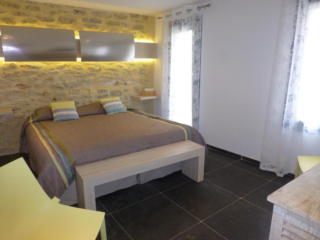 Le Vieux Bistrot Hotel Cabrieres-d'Avignon Ruang foto