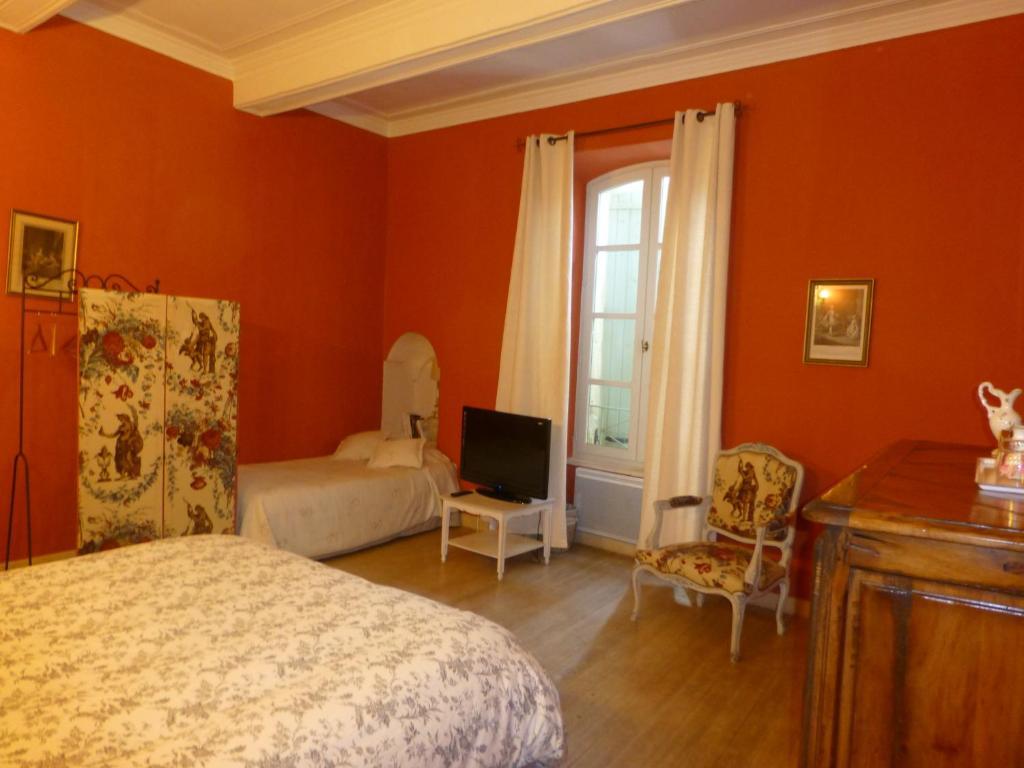 Le Vieux Bistrot Hotel Cabrieres-d'Avignon Ruang foto