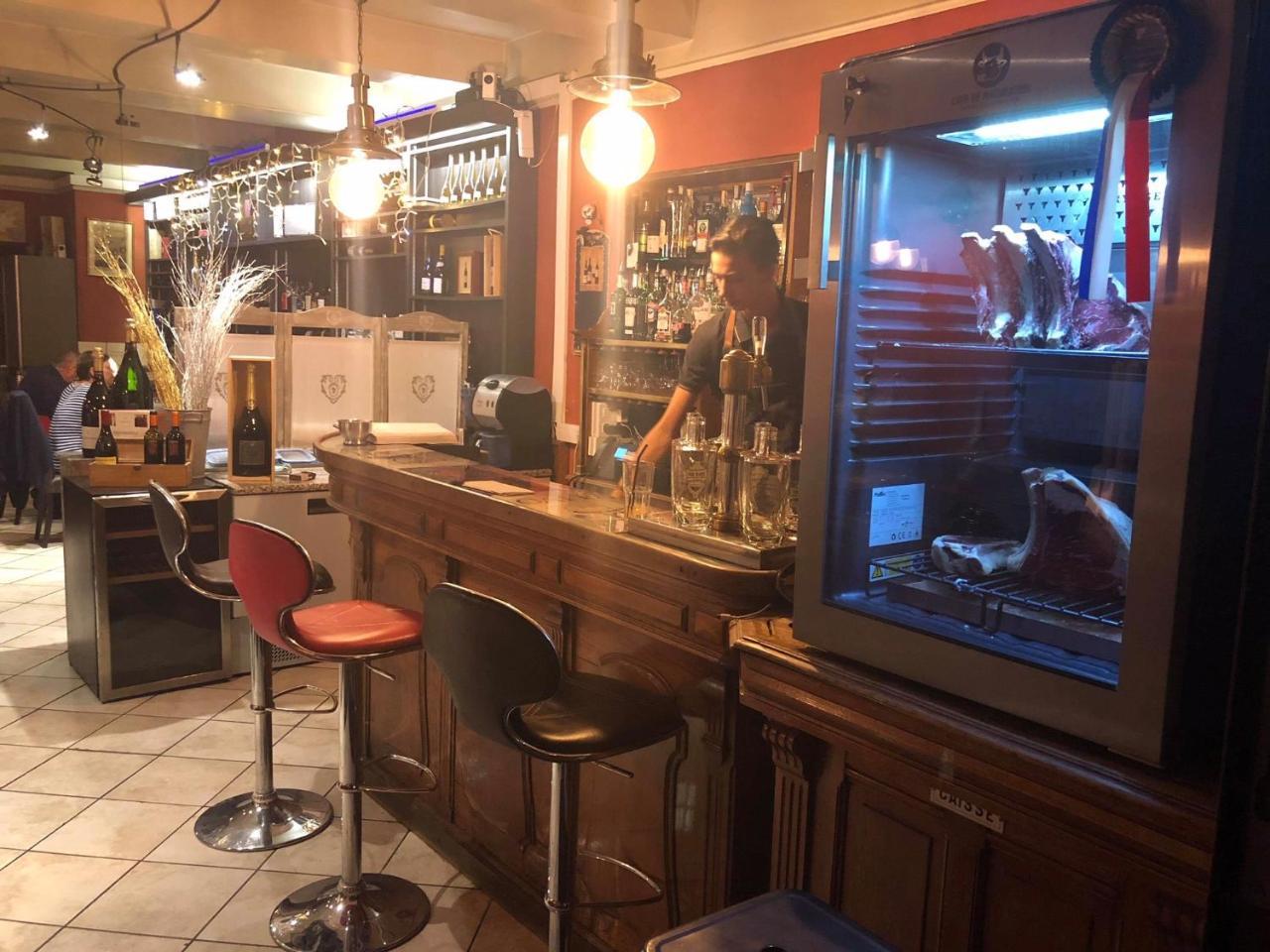 Le Vieux Bistrot Hotel Cabrieres-d'Avignon Bagian luar foto