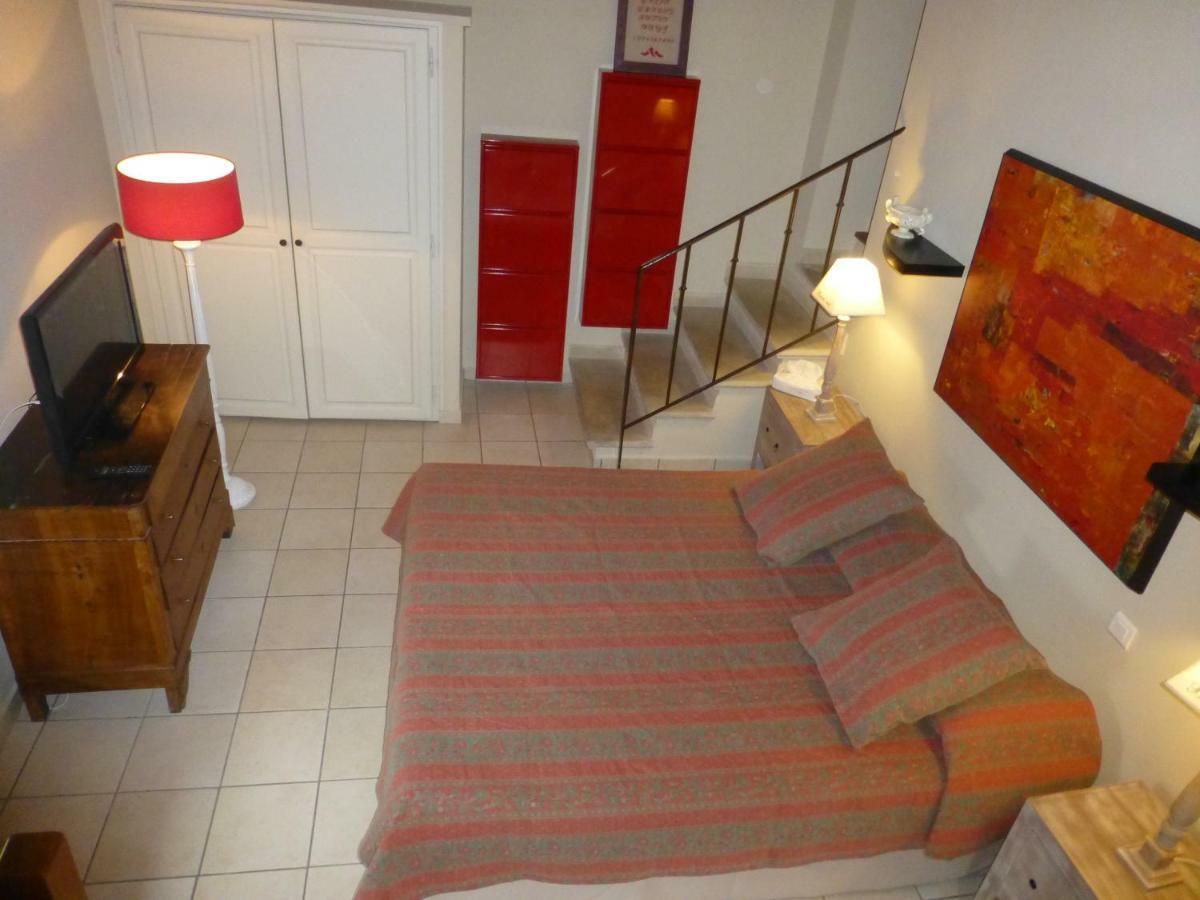 Le Vieux Bistrot Hotel Cabrieres-d'Avignon Bagian luar foto