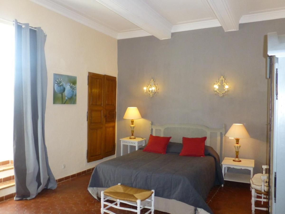 Le Vieux Bistrot Hotel Cabrieres-d'Avignon Ruang foto