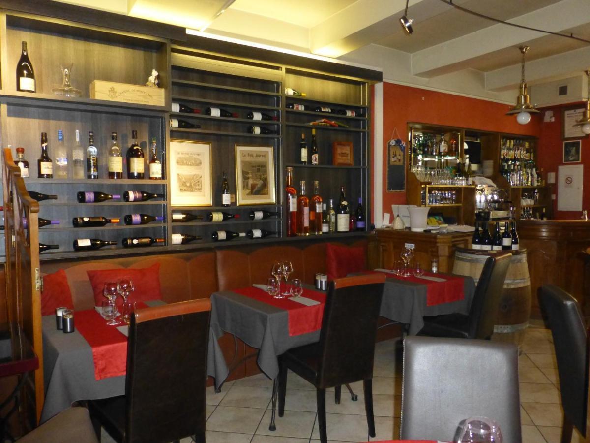 Le Vieux Bistrot Hotel Cabrieres-d'Avignon Bagian luar foto